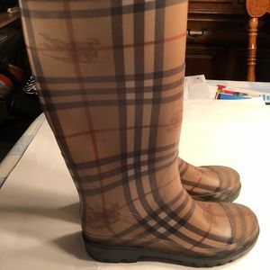Burberry Women’s 7.5 nova checkered rain boots
